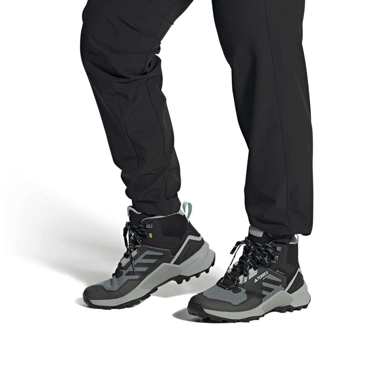 product/2/0/2025_09_adidas_if2401_11_footwear_on_model_front_view_white.jpg
