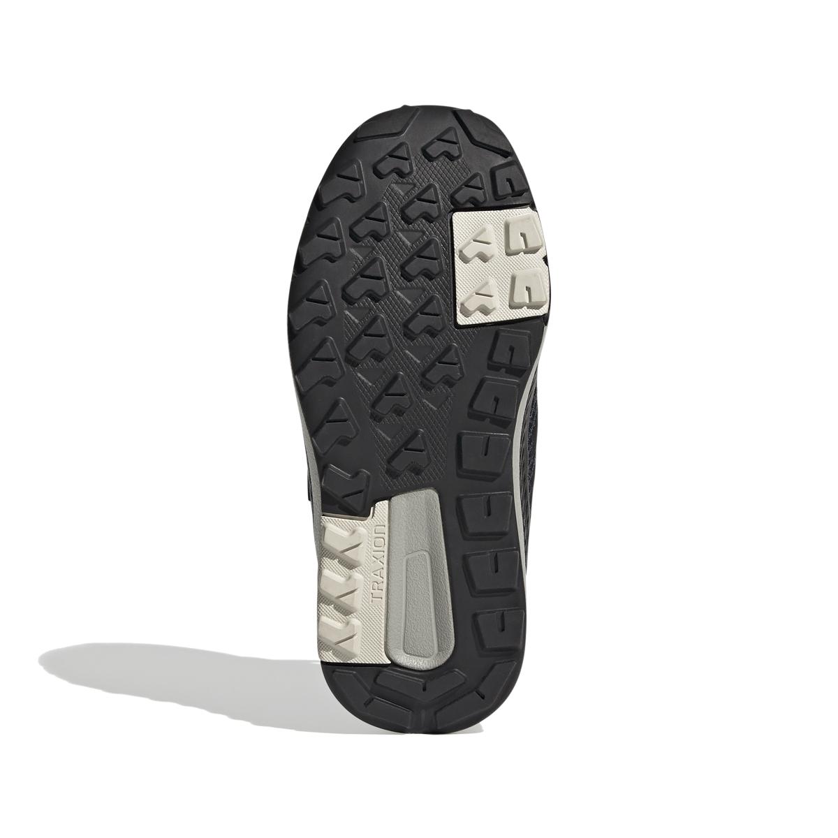 product/a/d/adidas_fw9324_4_footwear_photography_bottom_view_white_000.jpg