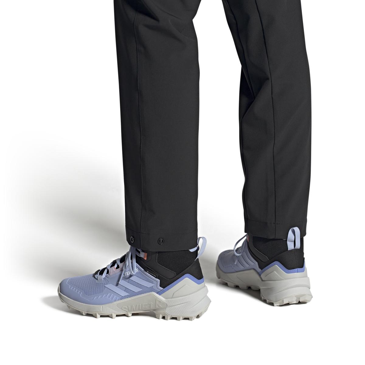 product/a/d/adidas_hp8711_11_footwear_on_model_front_view_white_000.jpg