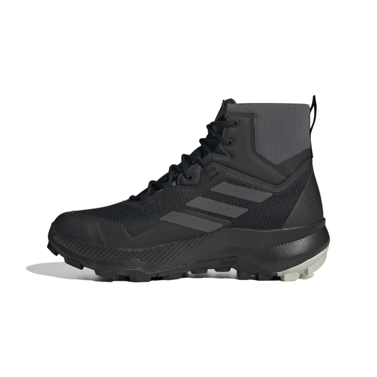 product/a/d/adidas_hq3556_5_footwear_photography_side_medial_center_view_white_000.jpg