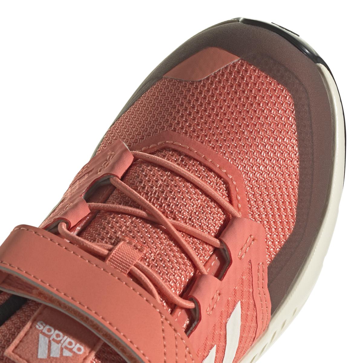 product/a/d/adidas_hq5814_9_footwear_photography_detail_view_2_white_000.jpg