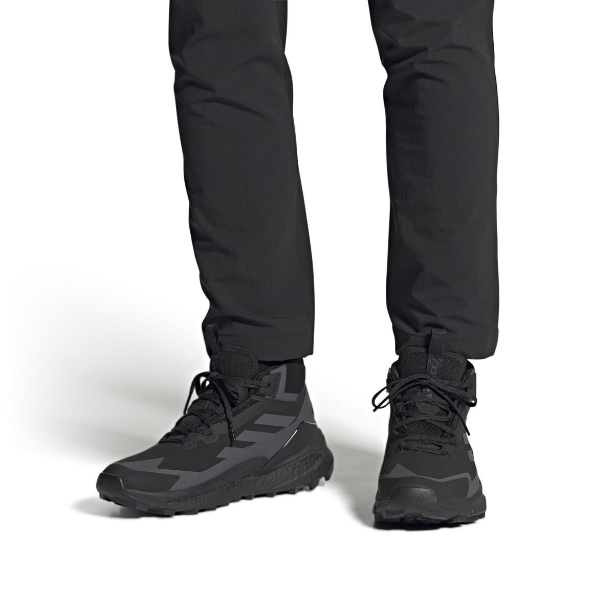 product/a/d/adidas_hq8383_11_footwear_on_model_front_view_white.jpg