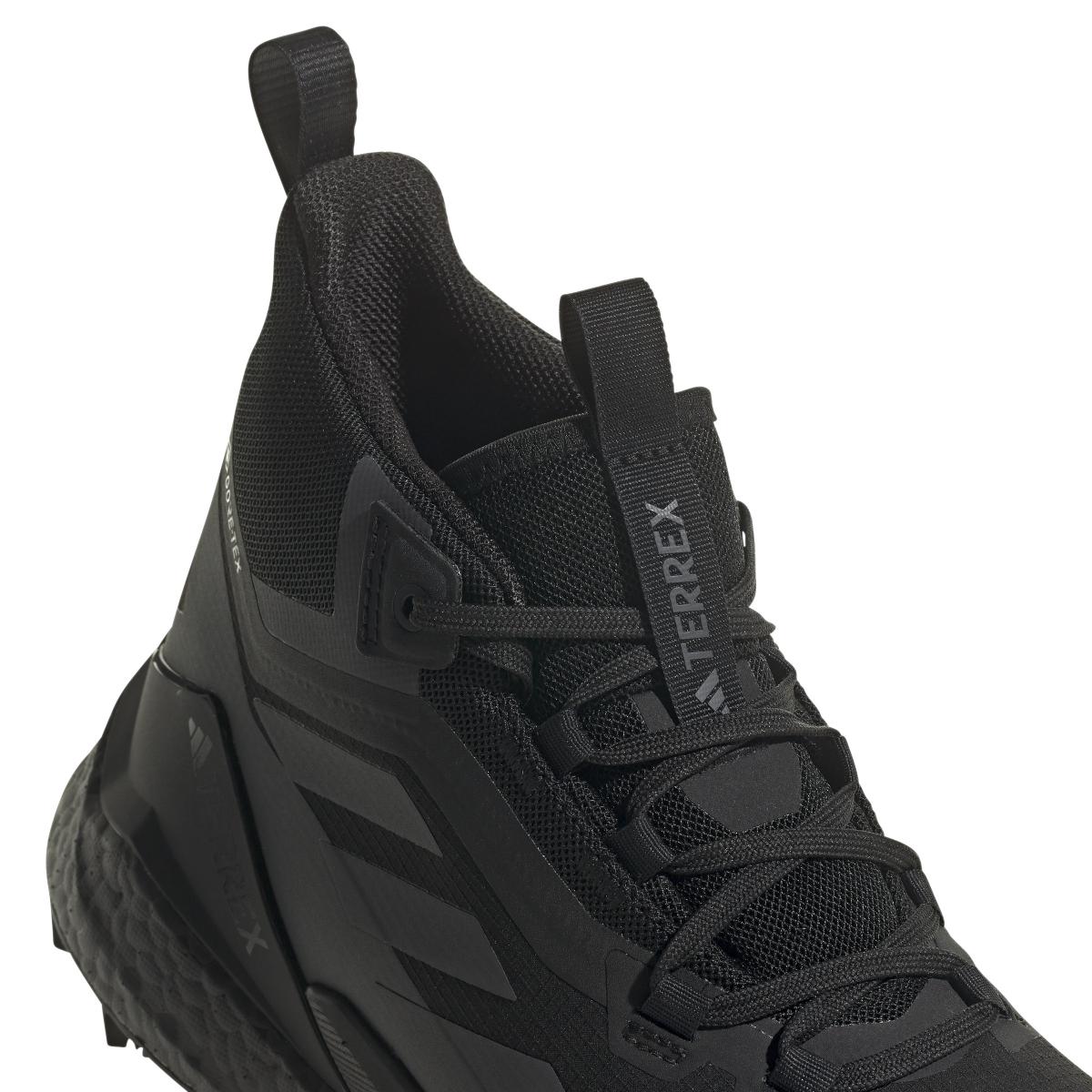 product/a/d/adidas_hq8383_8_footwear_photography_detail_view_1_white.jpg