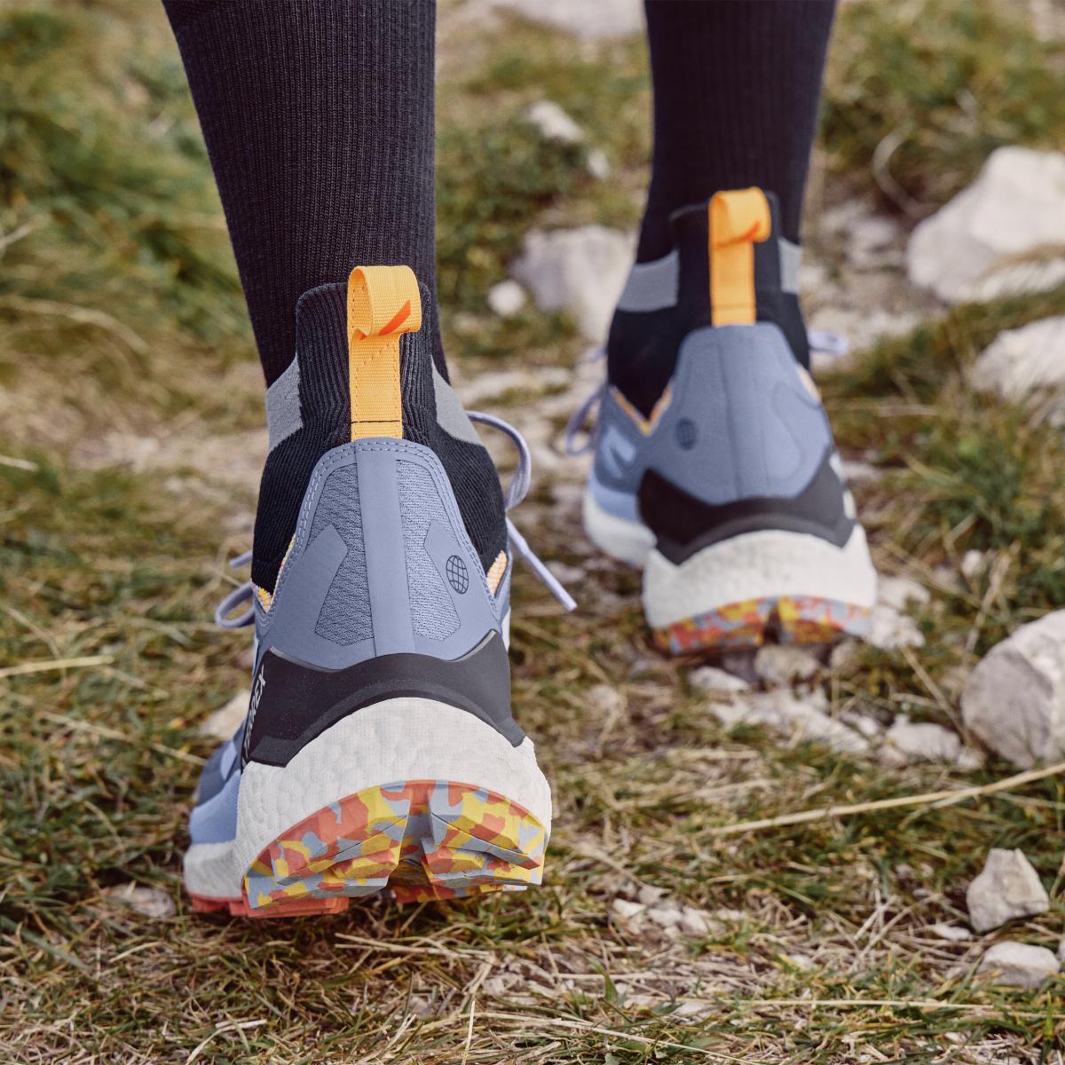 product/a/d/adidas_hq8398_17_footwear_photography_heromrktng_view_5_white_000.jpg