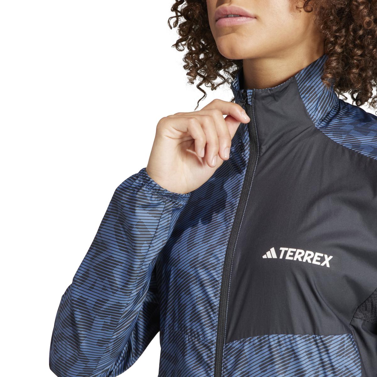 product/a/d/adidas_ia1808_10_apparel_on_model_detail_view_2_white.jpg