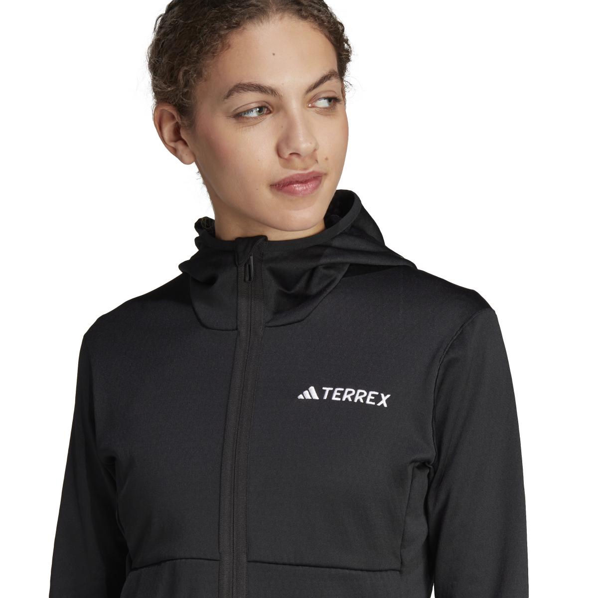 product/a/d/adidas_ib1823_8_apparel_on_model_detail_view_2_white.jpg