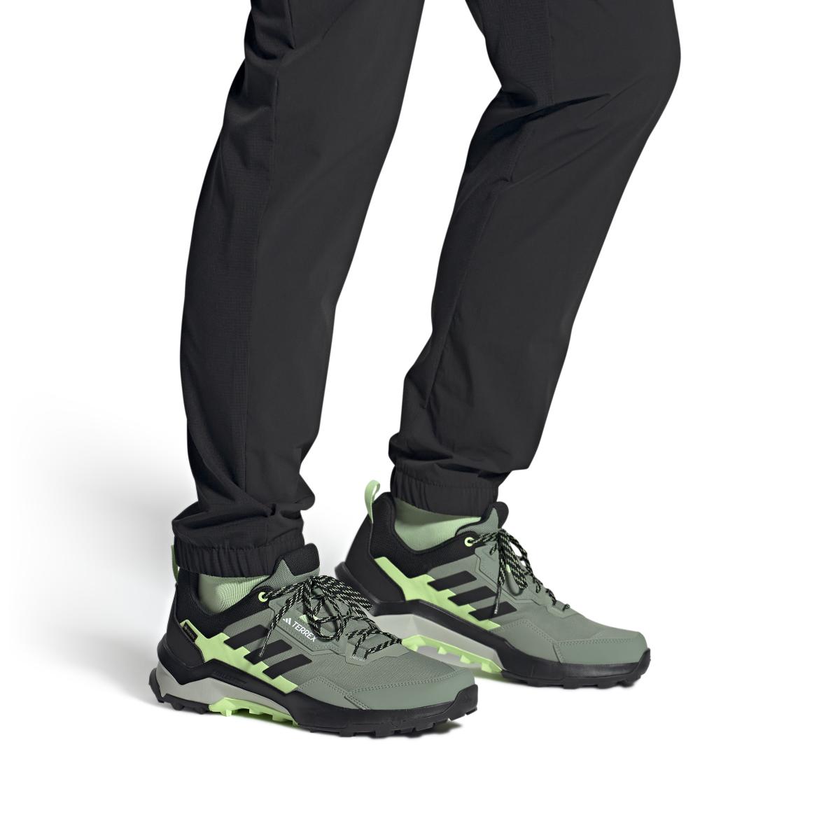 product/a/d/adidas_ie2569_11_footwear_on_model_front_view_white.jpg