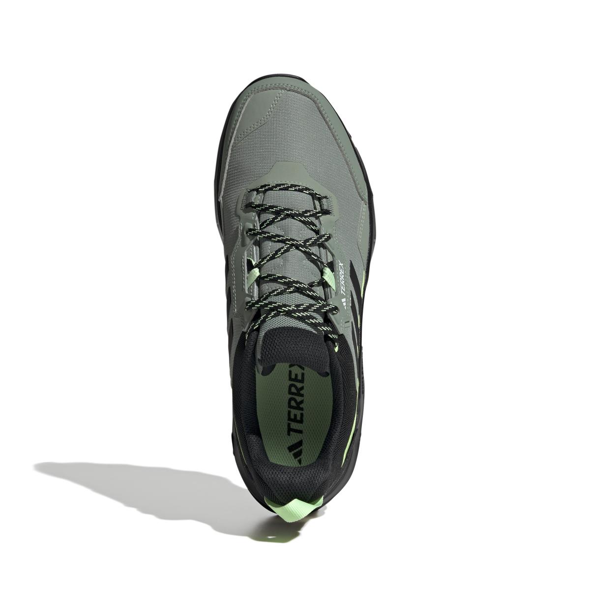 product/a/d/adidas_ie2569_3_footwear_photography_top_portrait_view_white.jpg