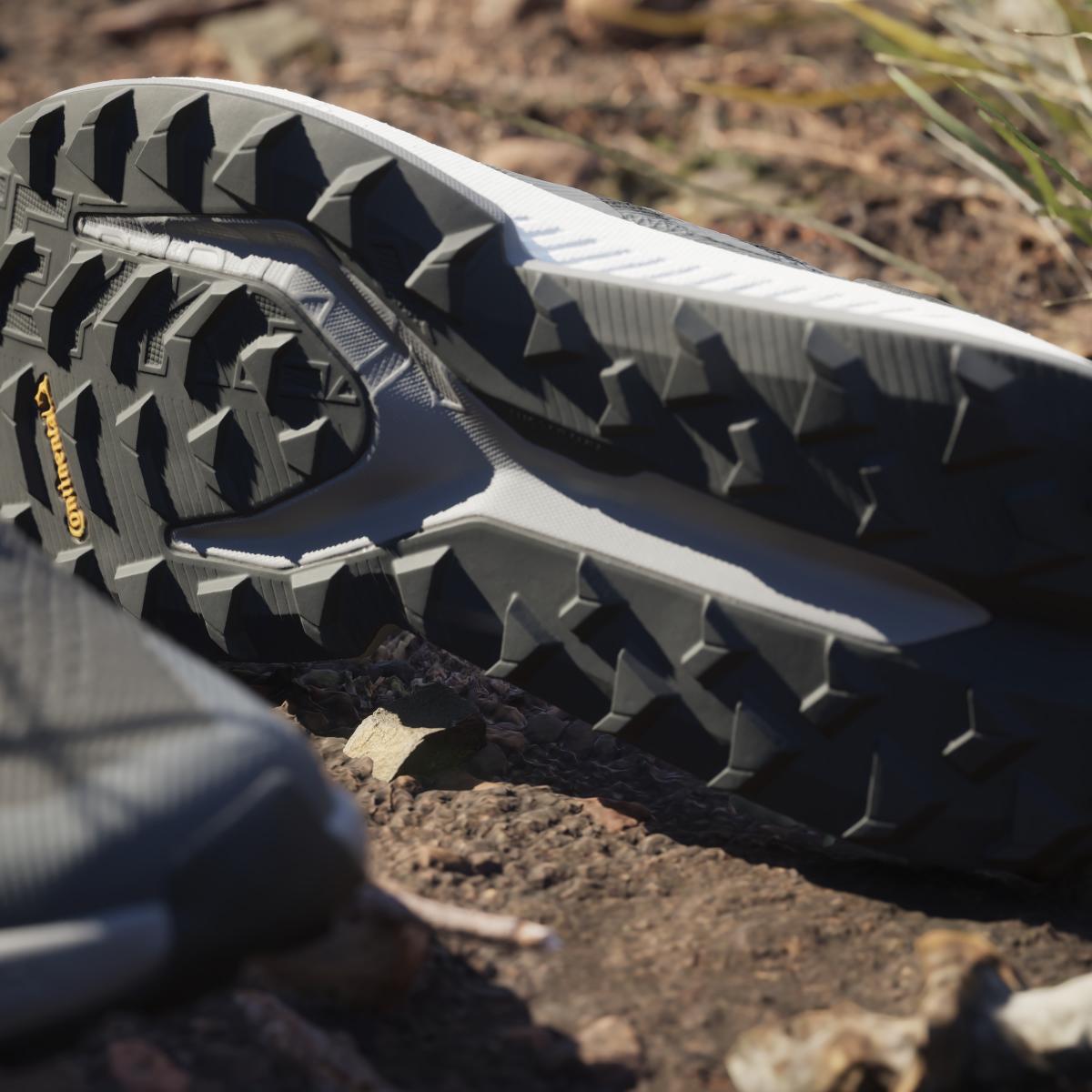 product/a/d/adidas_ie8456_26_footwear_photography_heromrktng_view_11.jpg