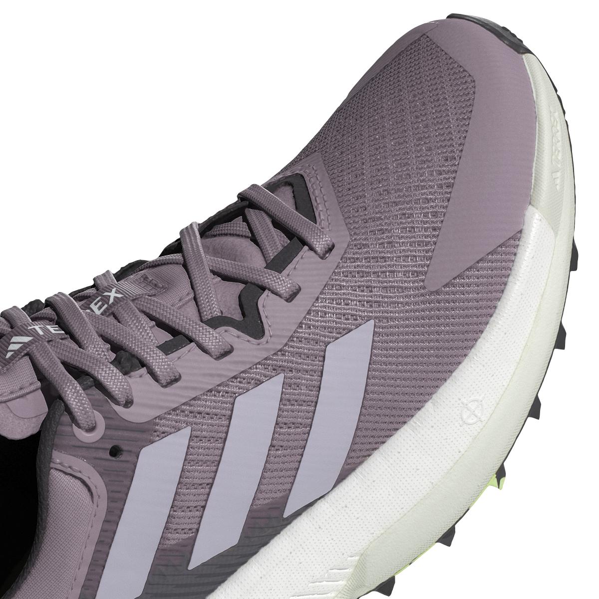 product/a/d/adidas_ie8457_8_footwear_photography_detail_view_1_white.jpg