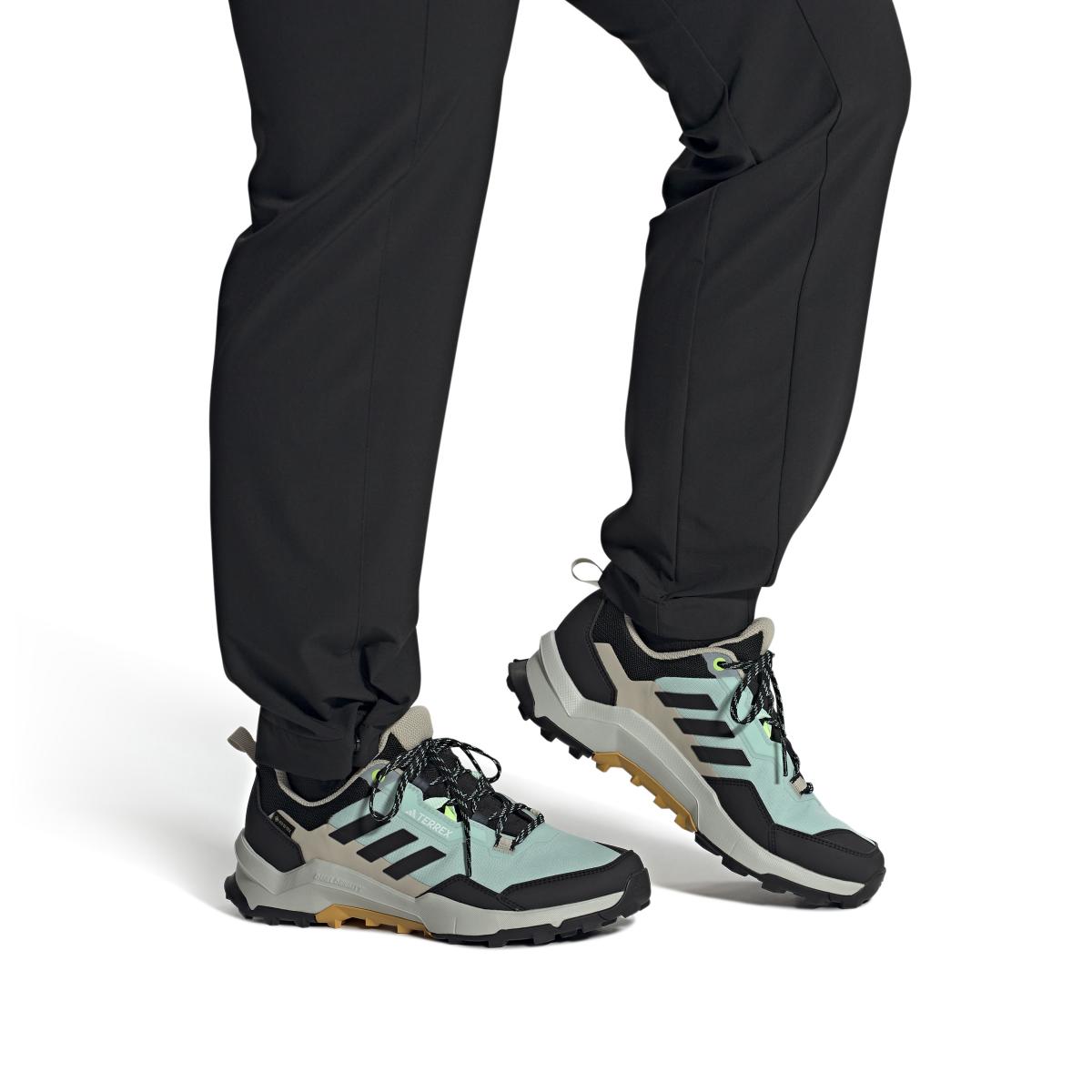 product/a/d/adidas_if4861_11_footwear_on_model_front_view_white-nw091625.jpg