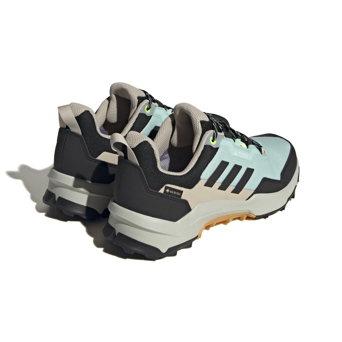 product/a/d/adidas_if4861_7_footwear_photography_back_lateral_top_view_white-nw091625.jpg