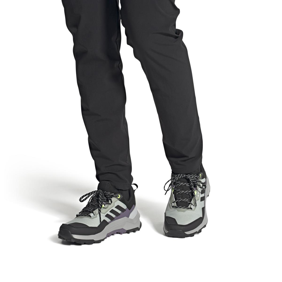 product/a/d/adidas_if4863_11_footwear_on_model_front_view_white-nw091625.jpg
