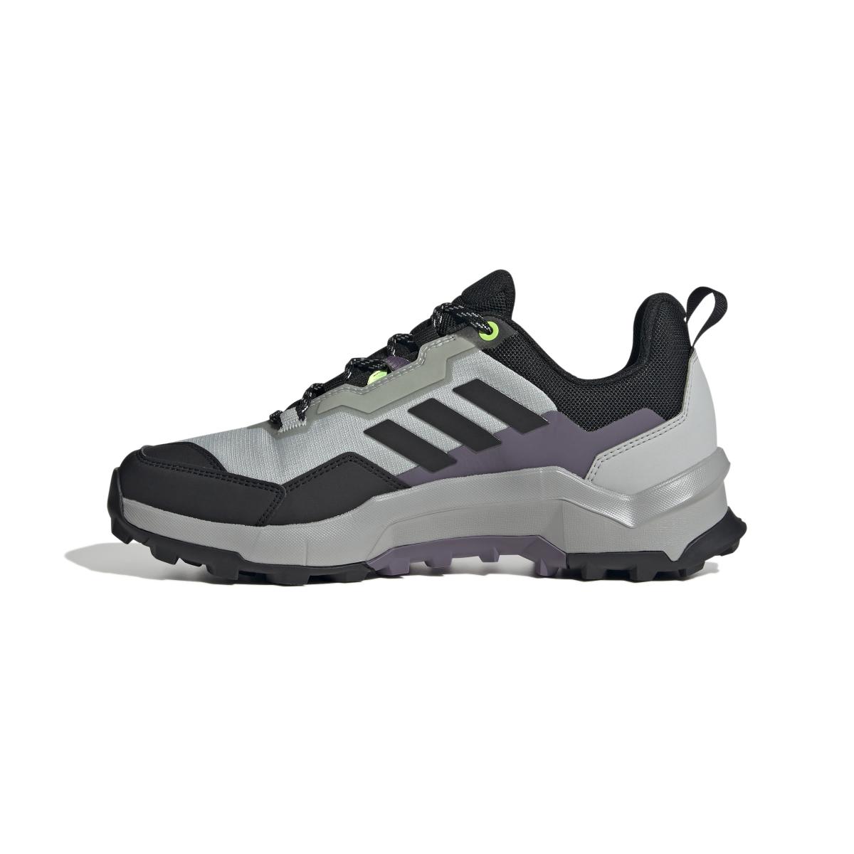 product/a/d/adidas_if4863_5_footwear_photography_side_medial_center_view_white-nw091625.jpg