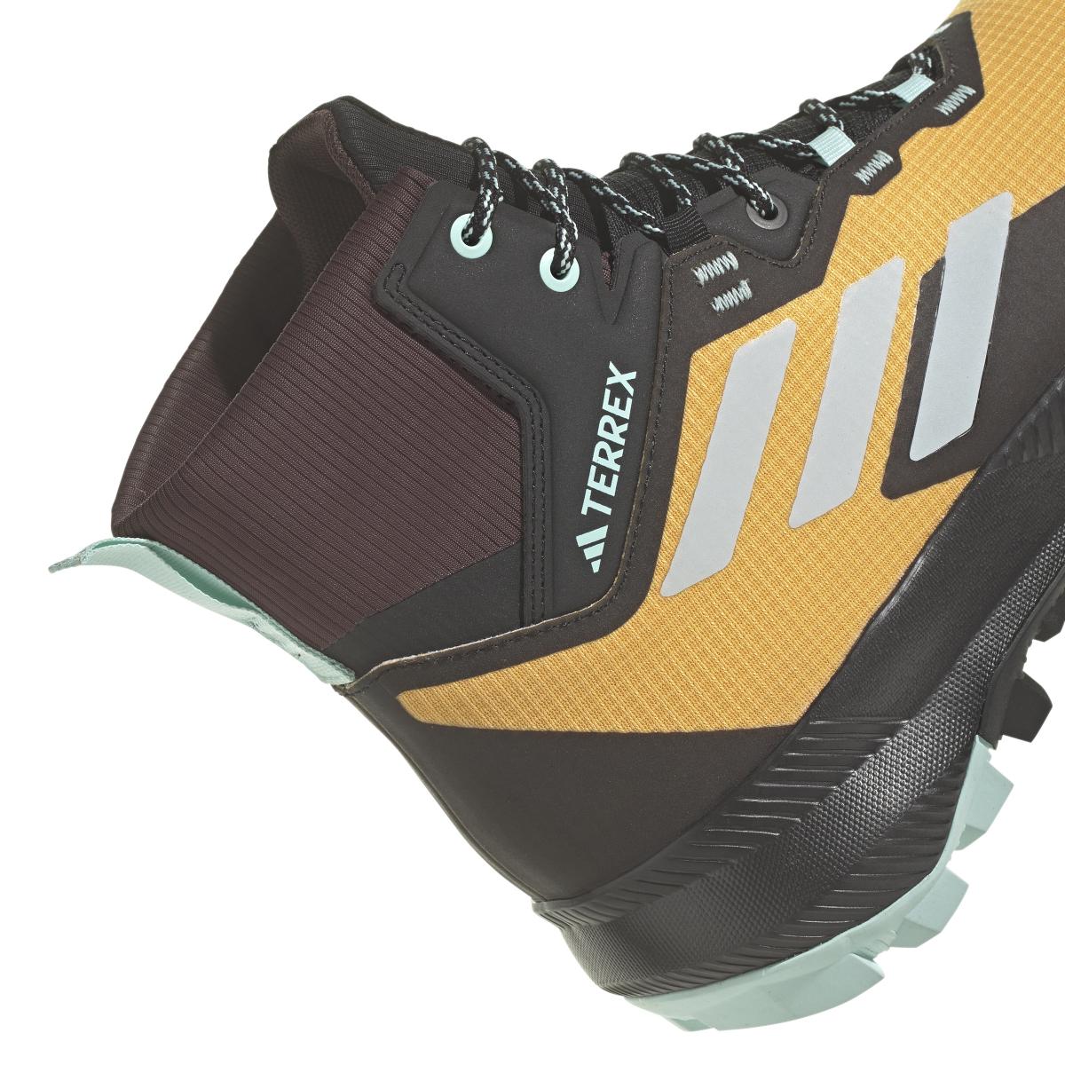 product/a/d/adidas_if4930_9_footwear_photography_detail_view_2_white-nw091625.jpg