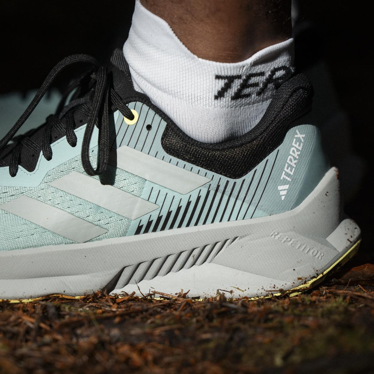 product/a/d/adidas_if5004_22_footwear_photography_highlight_view_1-nw091625.jpg
