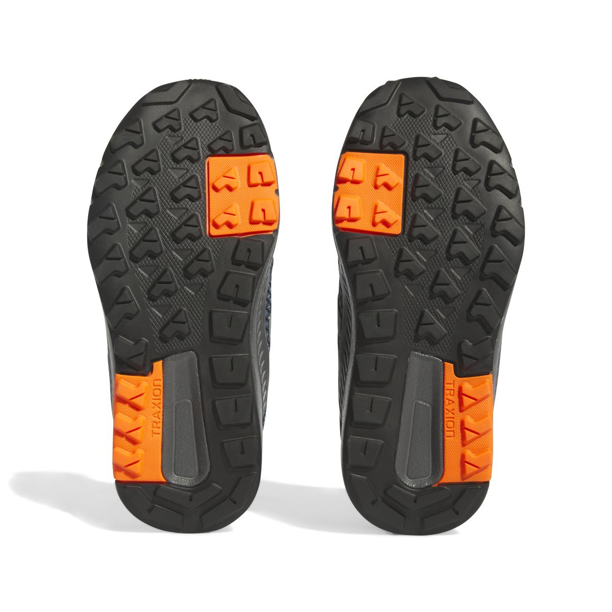 product/a/d/adidas_if5709_4_footwear_photography_bottom_view_white.jpg