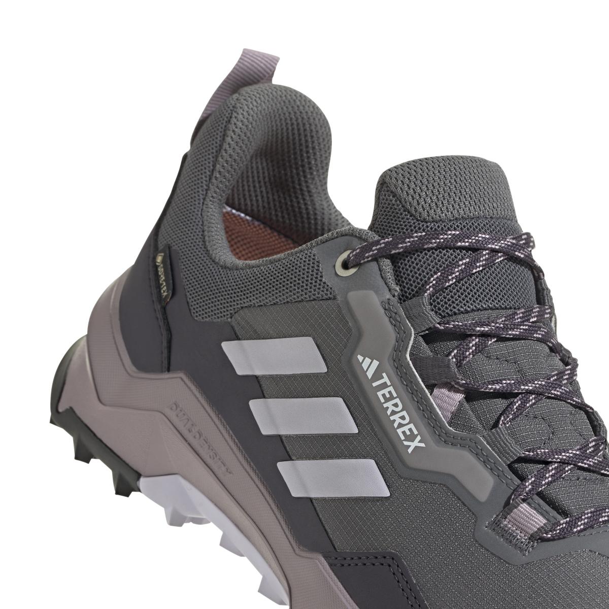 product/a/d/adidas_ig6580_9_footwear_photography_detail_view_2_white.jpg