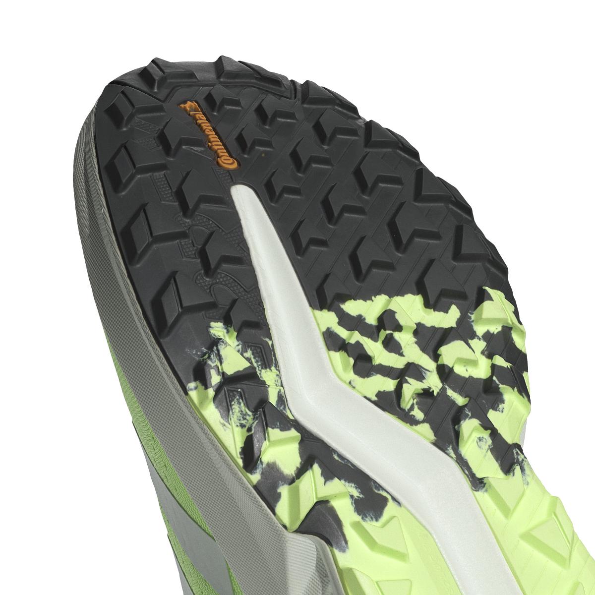 product/a/d/adidas_ig8026_8_footwear_photography_detail_view_1_white-nw031524.jpg