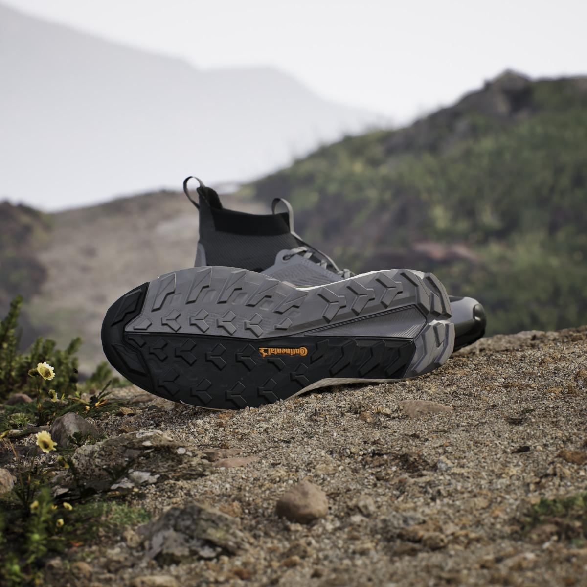 product/a/d/adidas_ig8866_17_footwear_photography_heromrktng_view_4.jpg