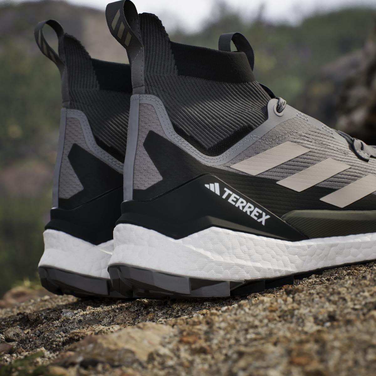 product/a/d/adidas_ig8866_23_footwear_photography_heromrktng_view_10.jpg
