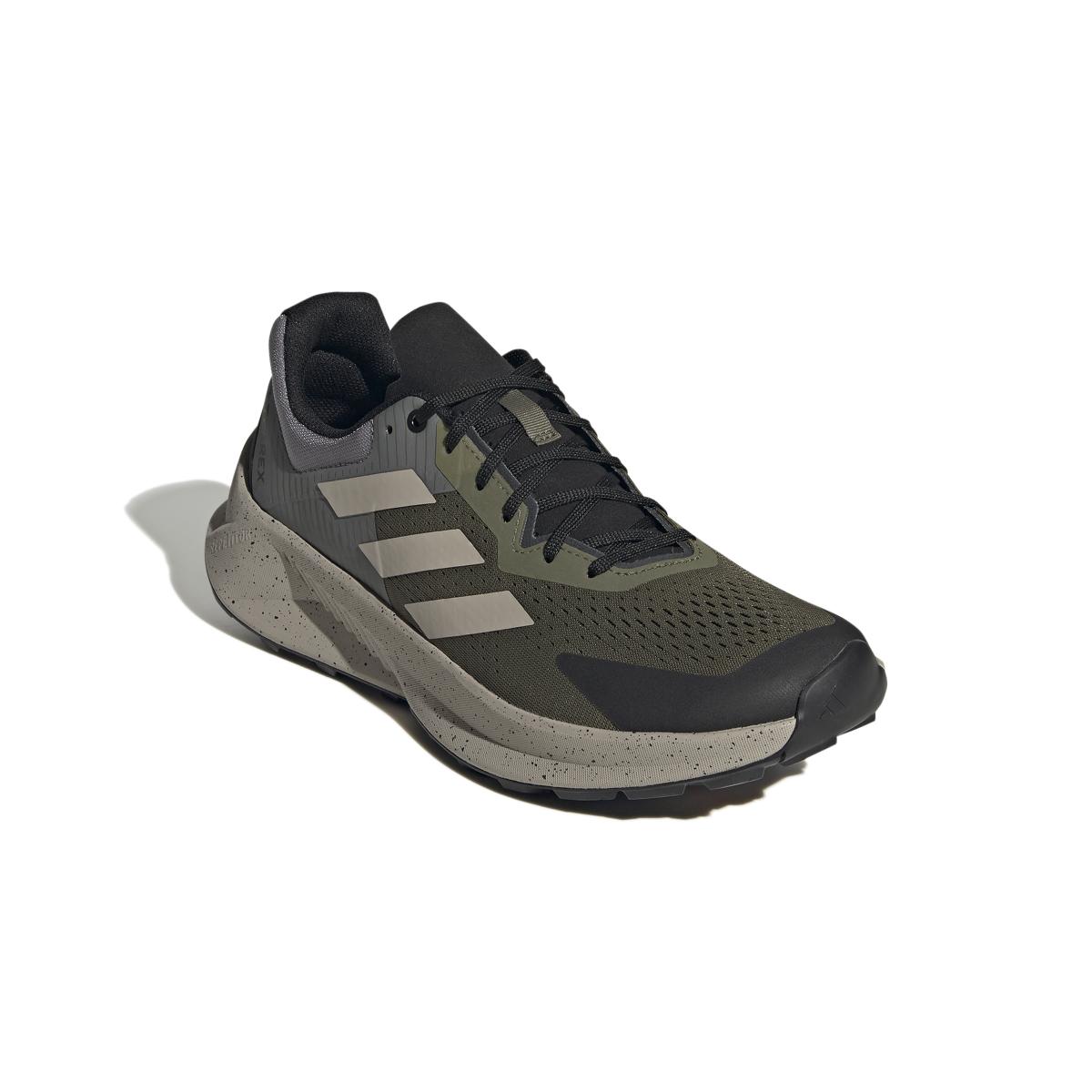 product/a/d/adidas_ig8923_6_footwear_photography_front_lateral_top_view_white.jpg