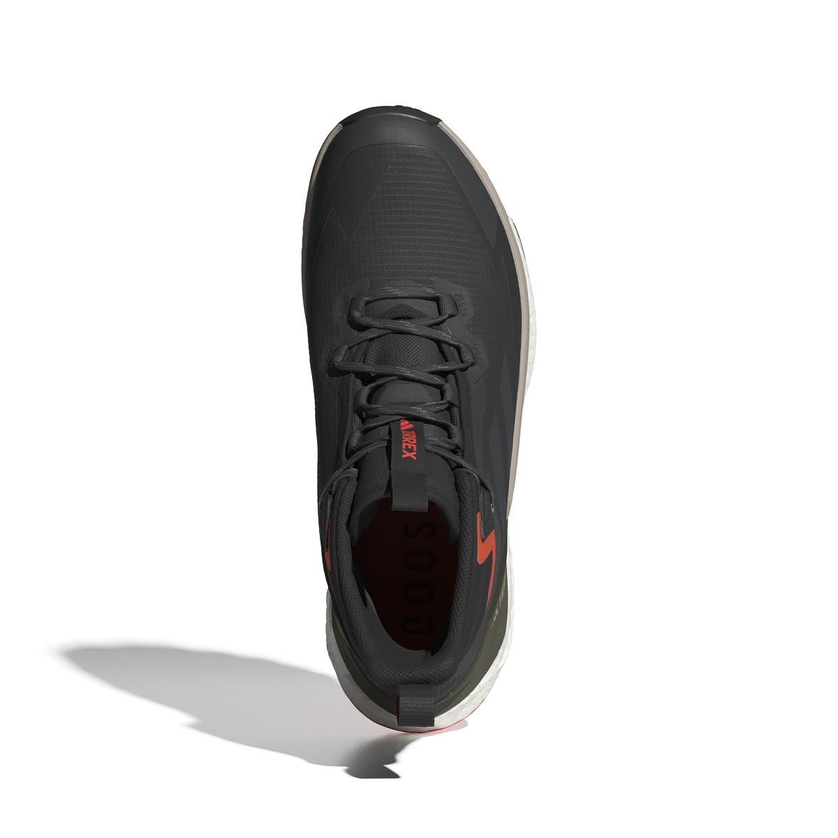 product/a/d/adidas_ih0669_3_footwear_photography_top_portrait_view_white-nw091625.jpg