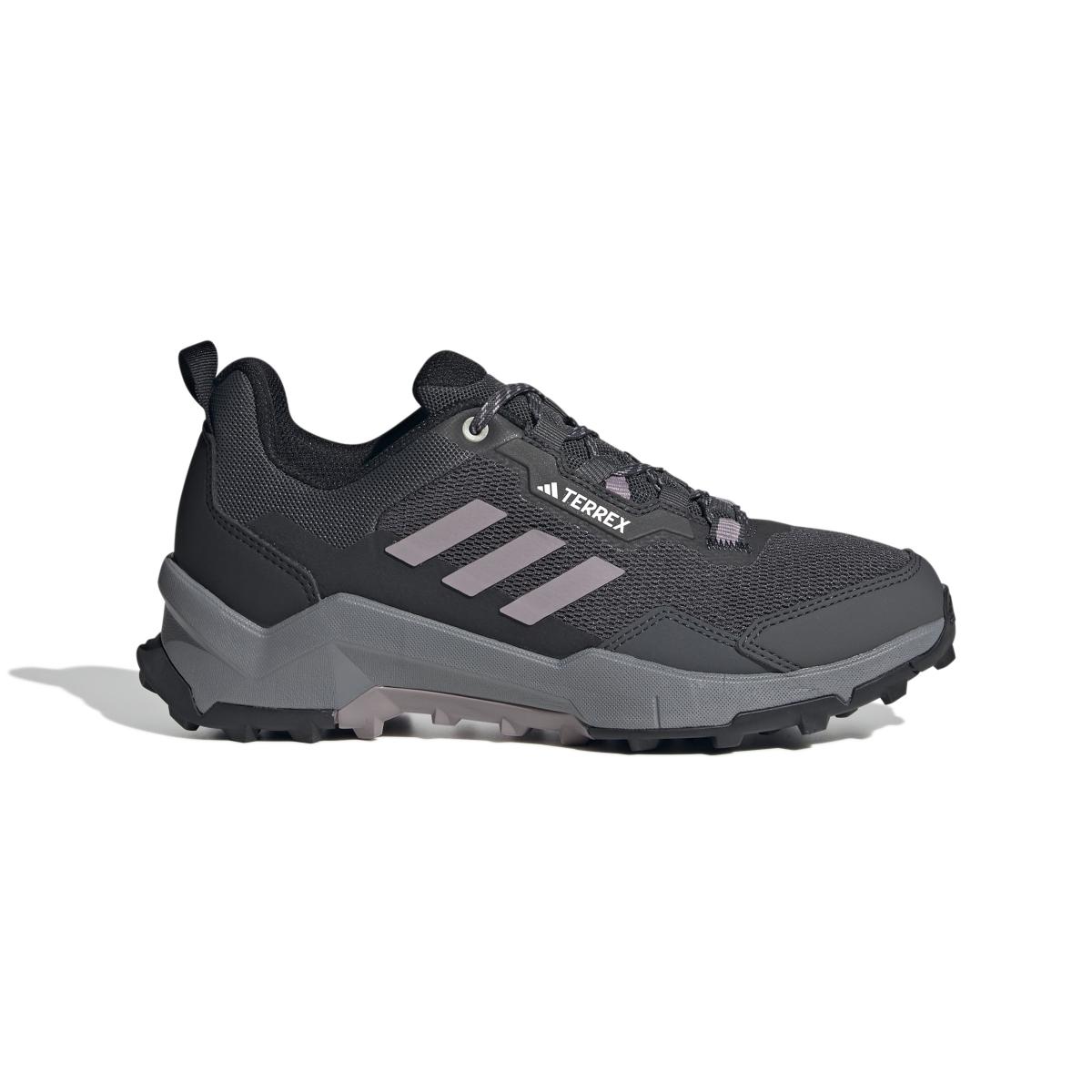 product/a/d/adidas_ih1143_1_footwear_photography_side_lateral_center_view_white.jpg