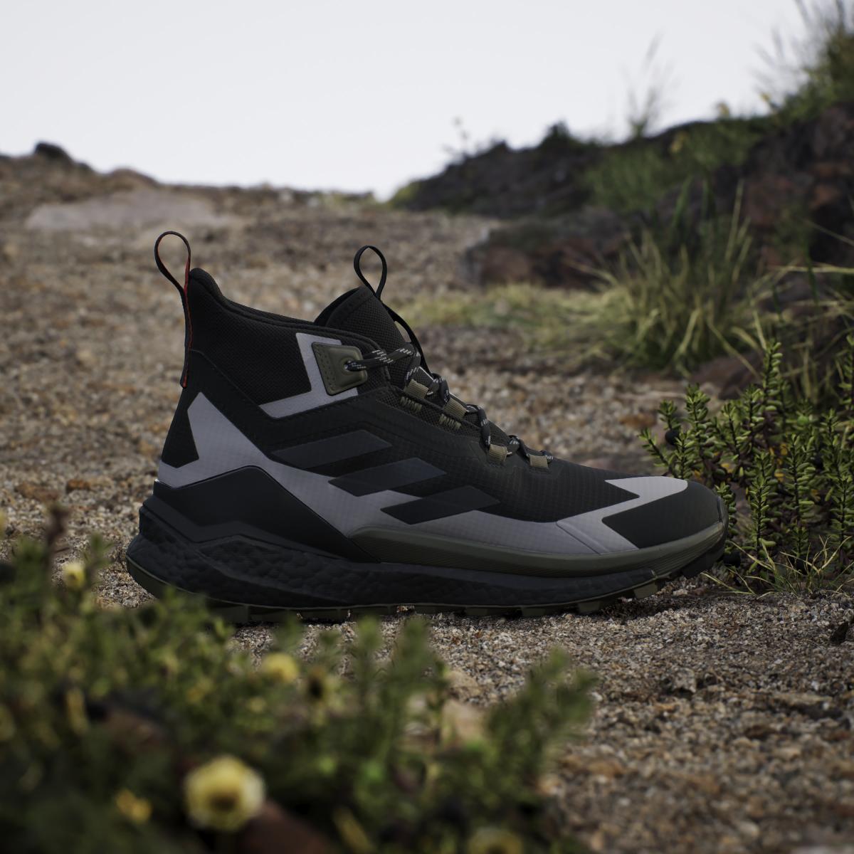 product/a/d/adidas_ih3526_16_footwear_photography_heromrktng_view_3-nw091625.jpg