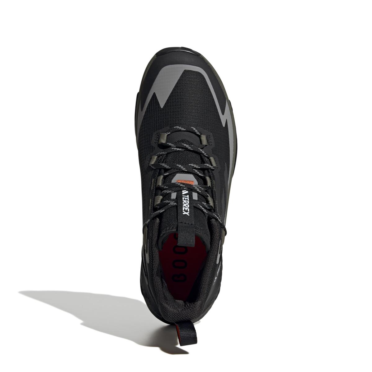 product/a/d/adidas_ih3526_3_footwear_photography_top_portrait_view_white-nw091625.jpg