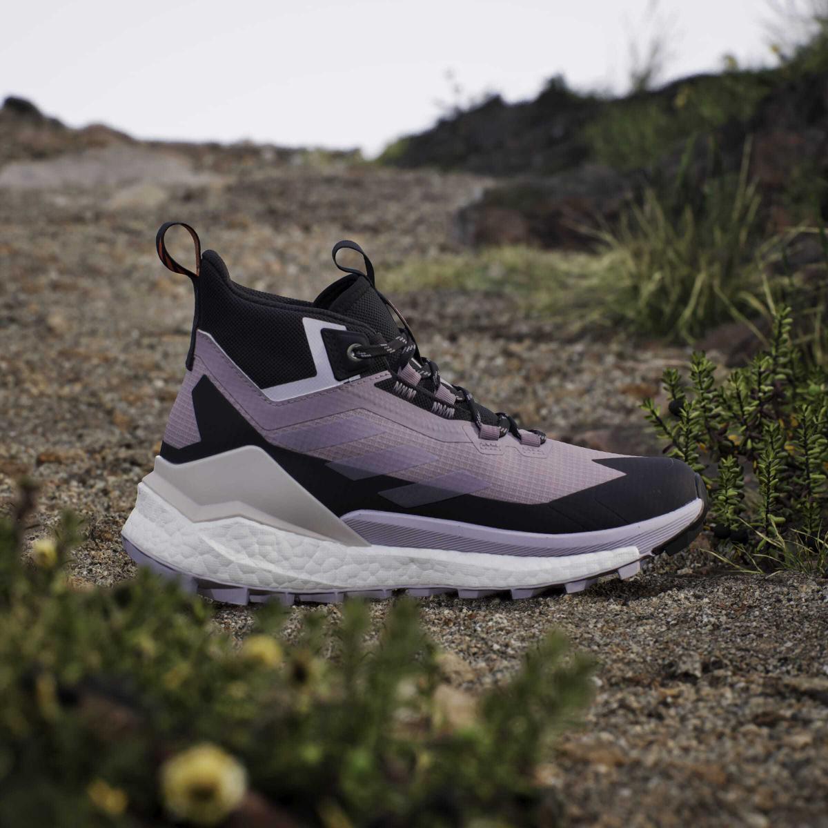 product/a/d/adidas_ih3532_16_footwear_photography_heromrktng_view_3-nw091625.jpg
