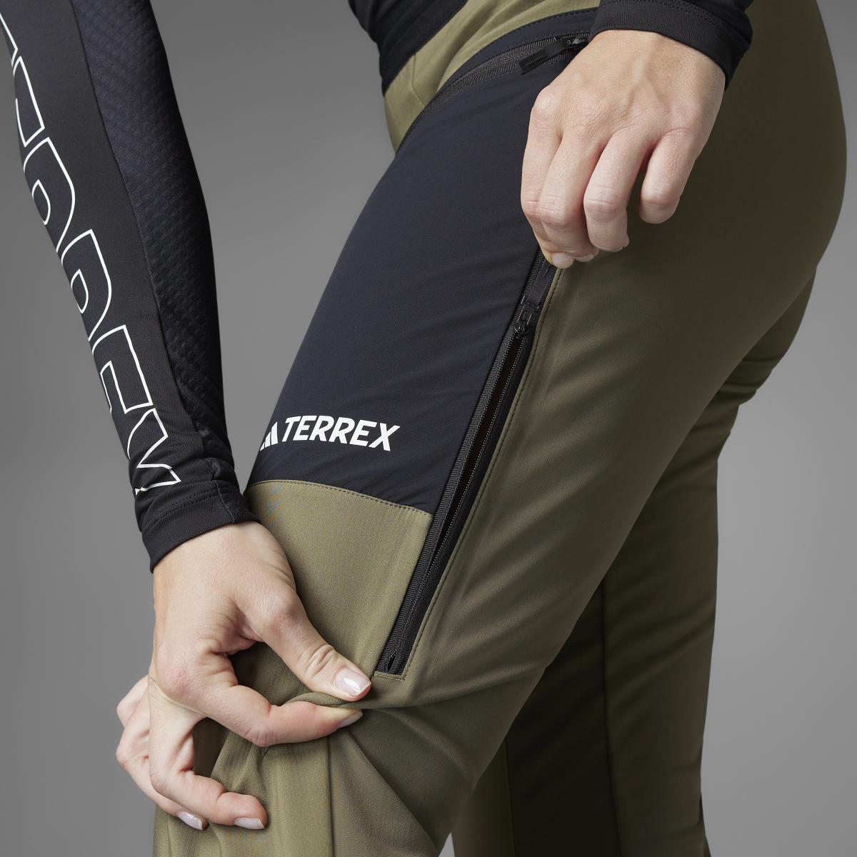 product/a/d/adidas_in8786_7_apparel_photography_heromrktng_view_5.jpg