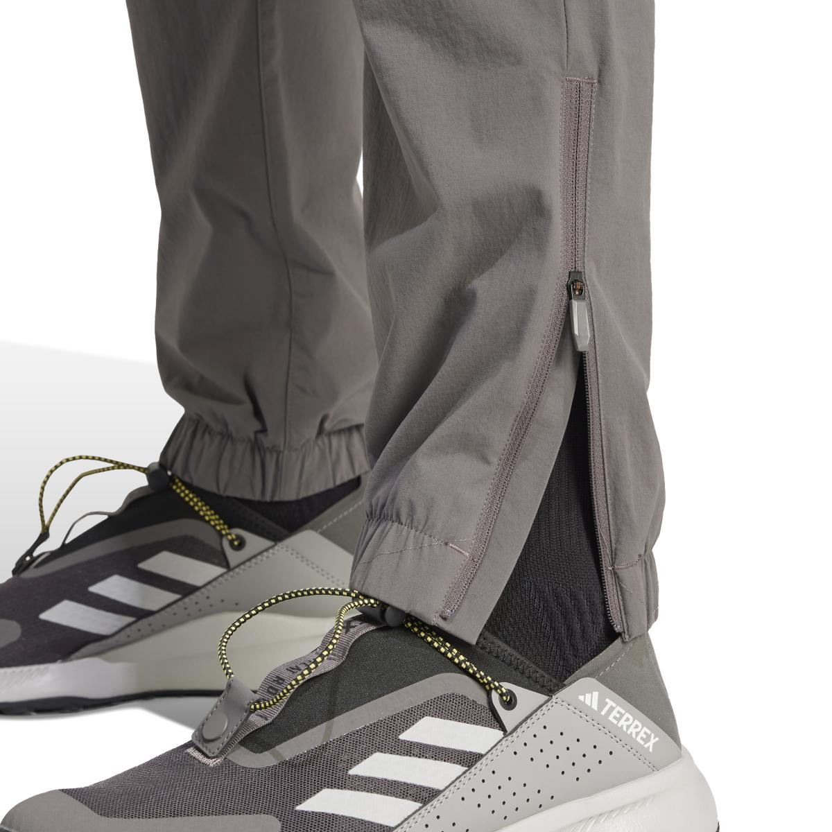 product/a/d/adidas_iq3506_7_apparel_on_model_detail_view_1_white.jpg