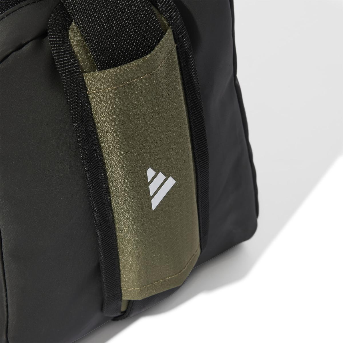 product/a/d/adidas_iz1906_5_hardware_photography_detail_view_2_white.jpg