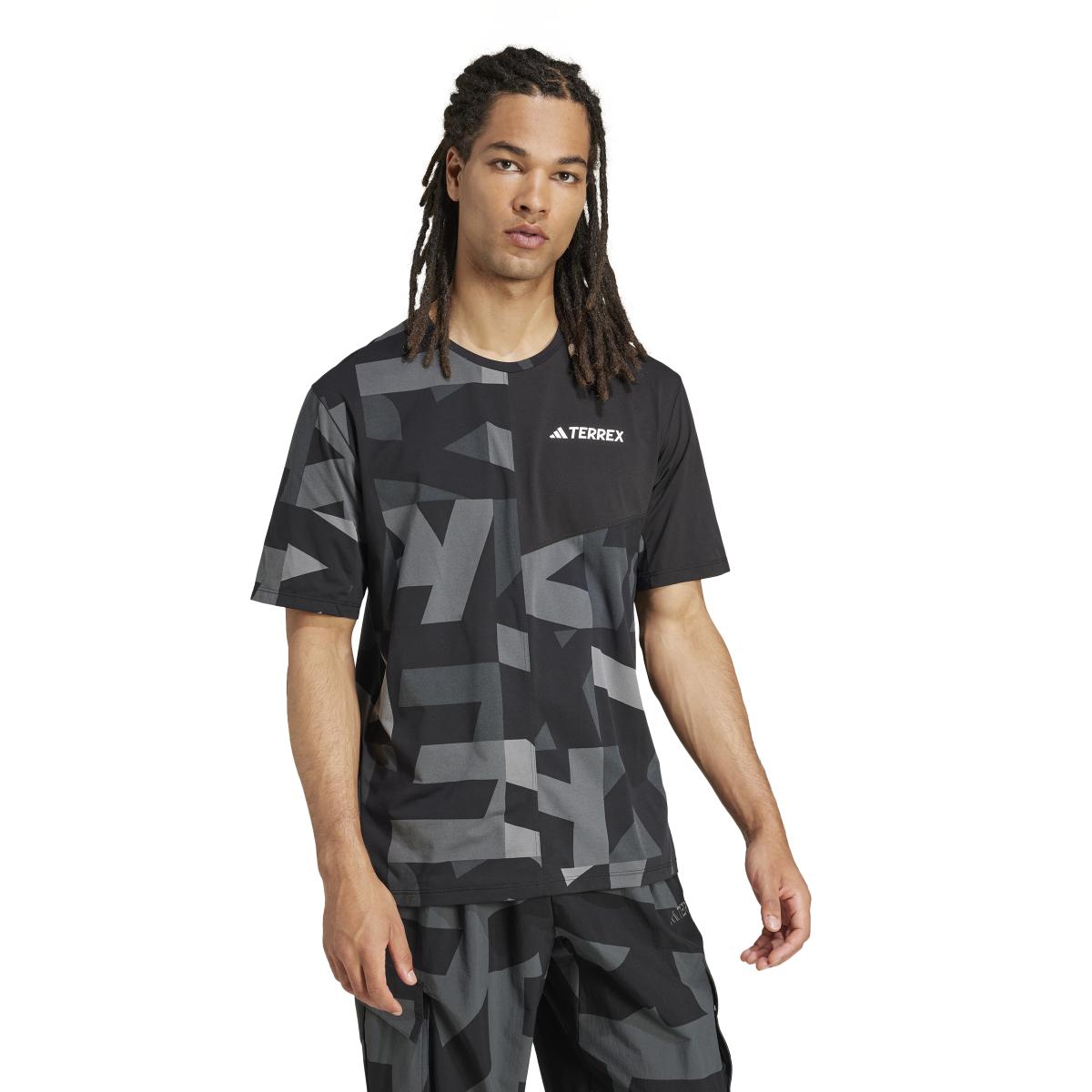 product/a/d/adidas_je0390_black-carbon_4.jpg