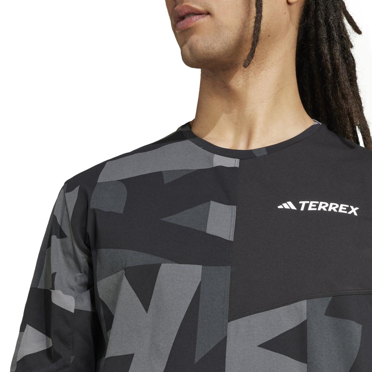 product/a/d/adidas_je0390_black-carbon_6.jpg