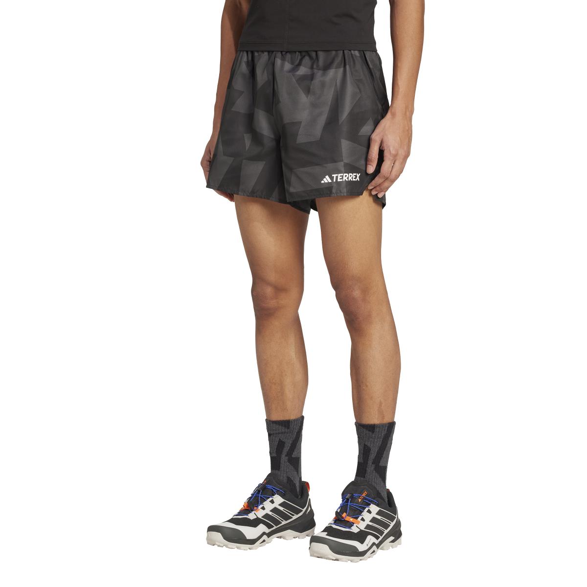 product/a/d/adidas_je9415_black-carbon-black-black_3.jpg