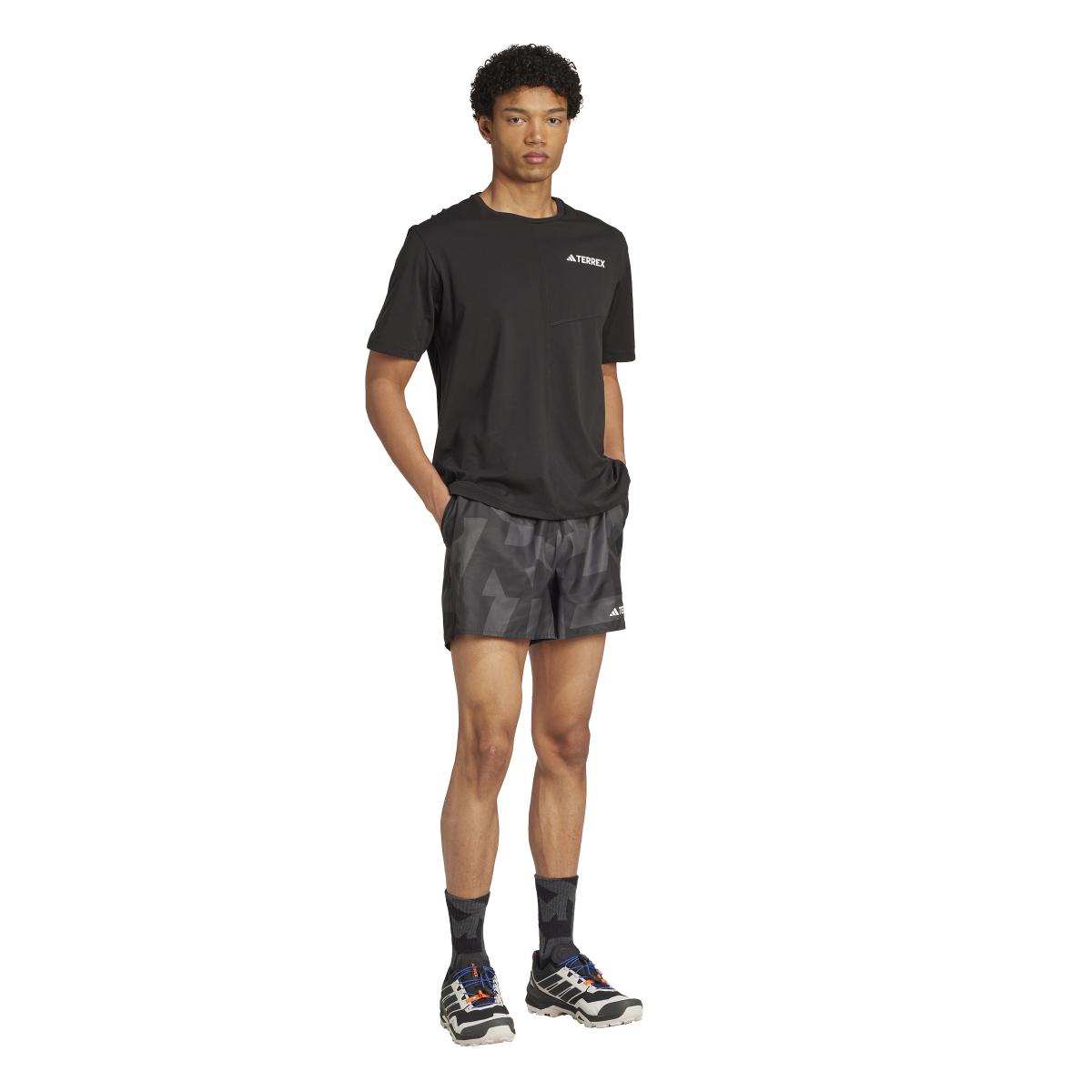 product/a/d/adidas_je9415_black-carbon-black-black_5.jpg