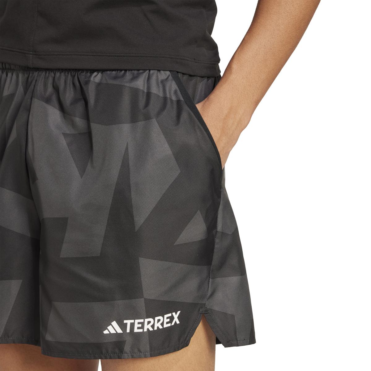 product/a/d/adidas_je9415_black-carbon-black-black_6.jpg