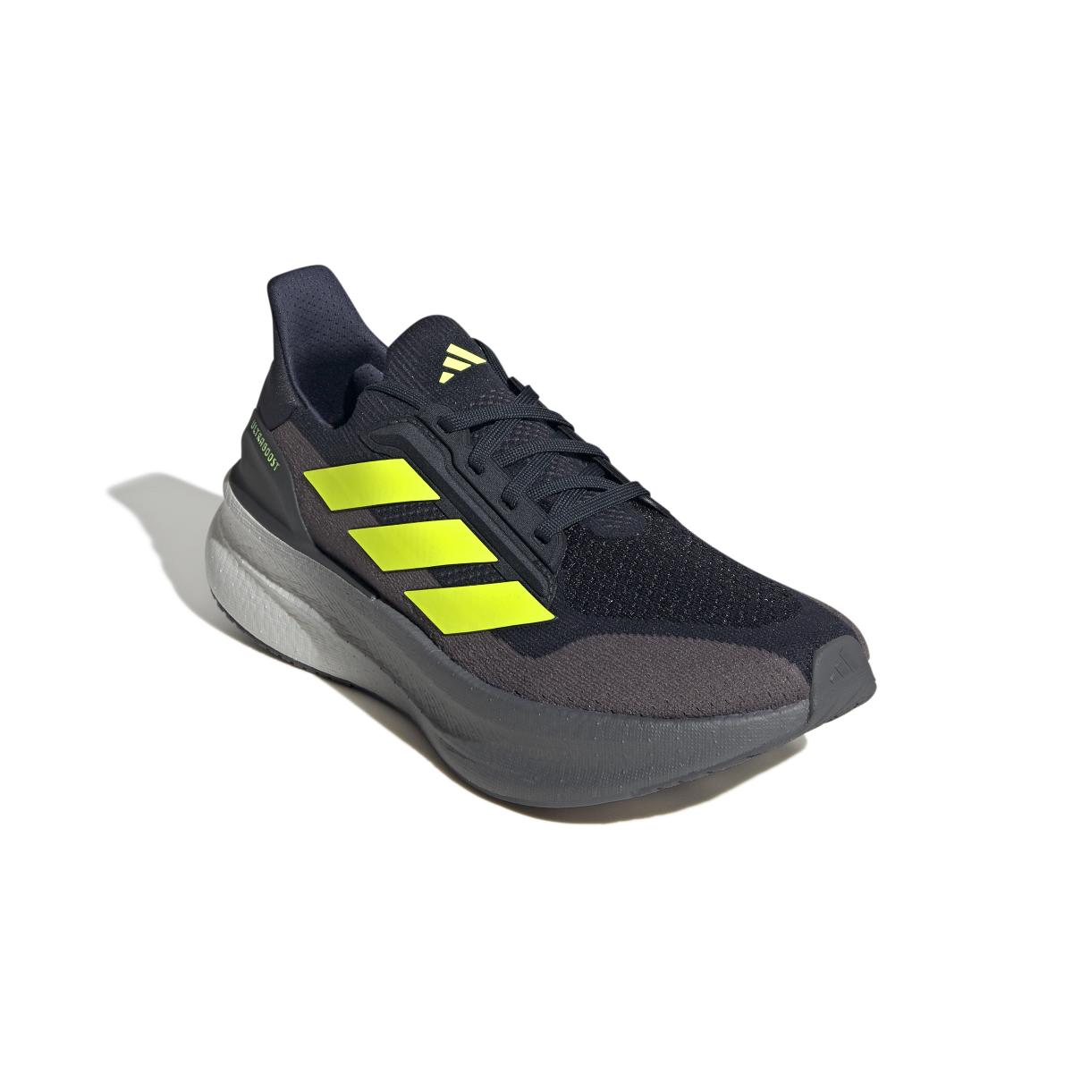 product/a/d/adidas_jh9034_6_footwear_photography_front_lateral_top_view_white-nw091625.jpg