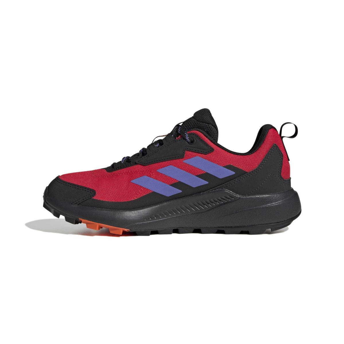 product/a/d/adidas_jp5649_5_footwear_photography_side_medial_center_view_white-nw091625.jpg