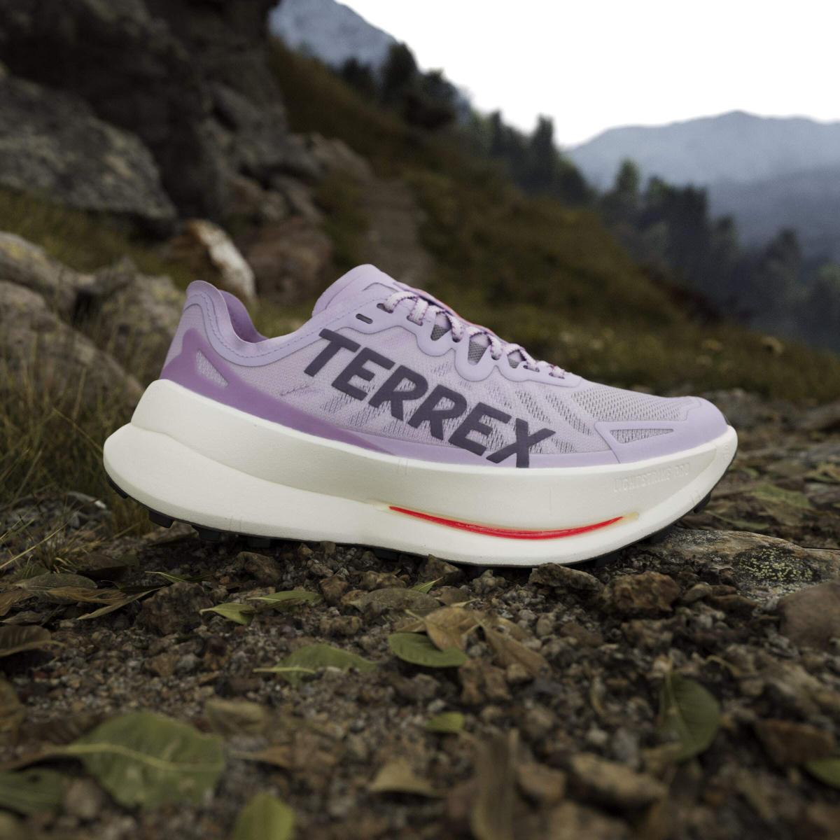 product/a/d/adidas_jq1616_16_footwear_photography_heromrktng_view_3-nw091625.jpg