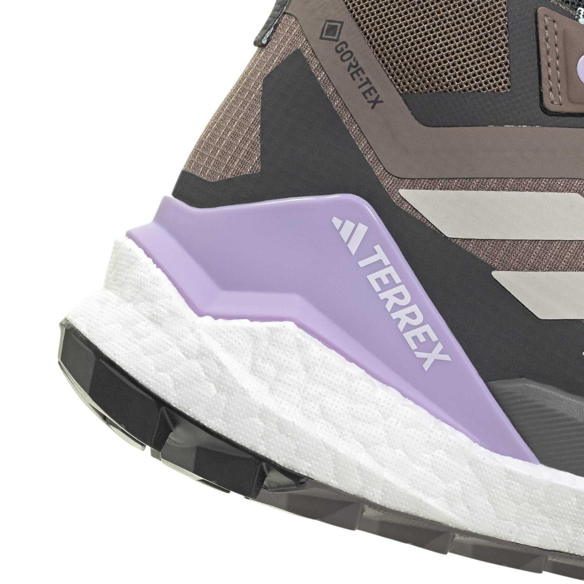 product/a/d/adidas_jq9901_8_footwear_photography_detail_view_1_white-nw091625.jpg