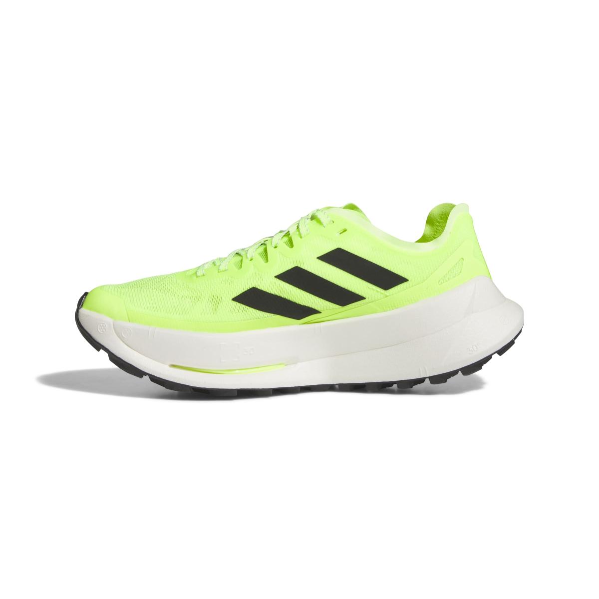 product/a/d/adidas_jr5218_5_footwear_photography_side_medial_center_view_white-nw091725.jpg