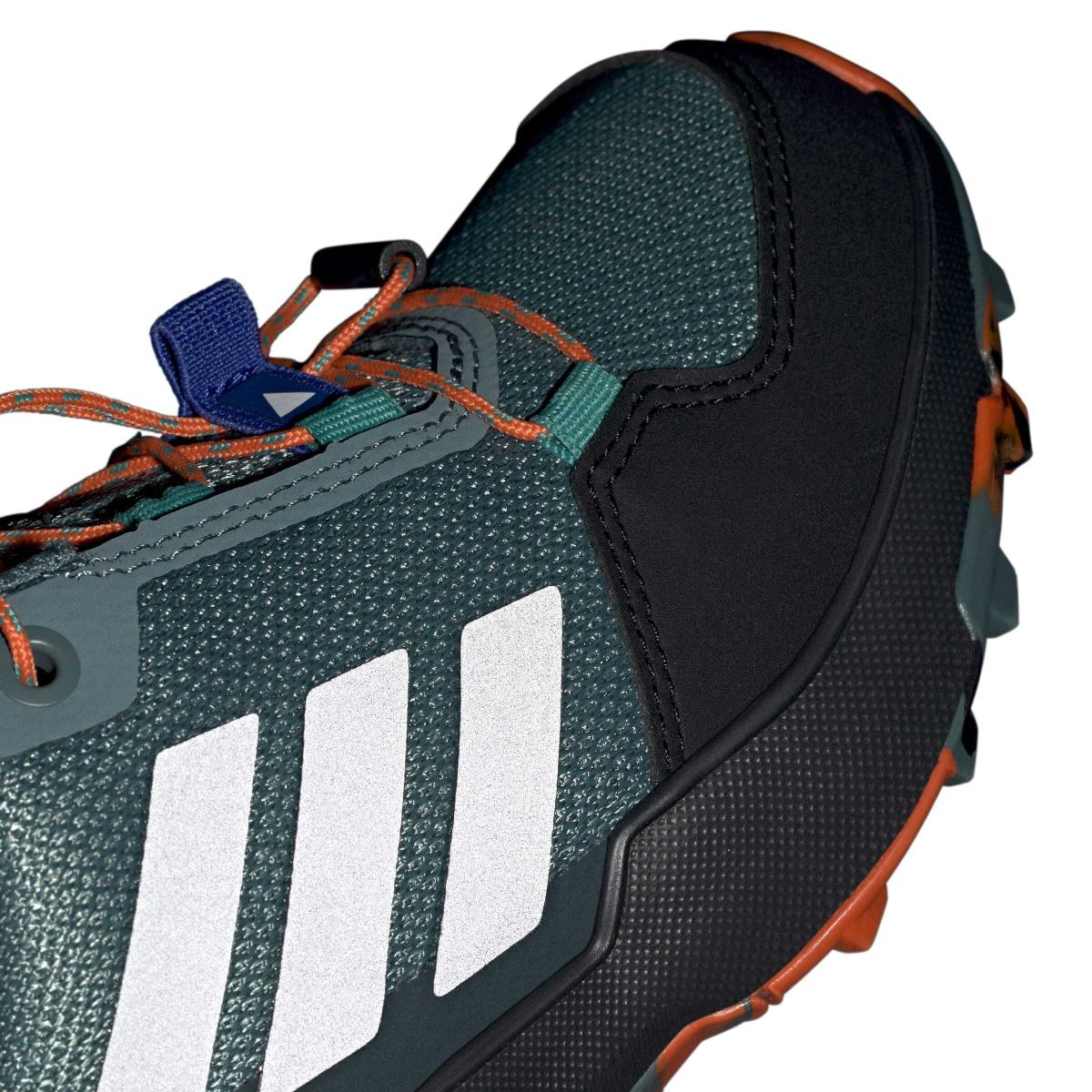 product/a/d/adidas_js2960_13_footwear_photography_reflective_detail_white-nw091725.jpg