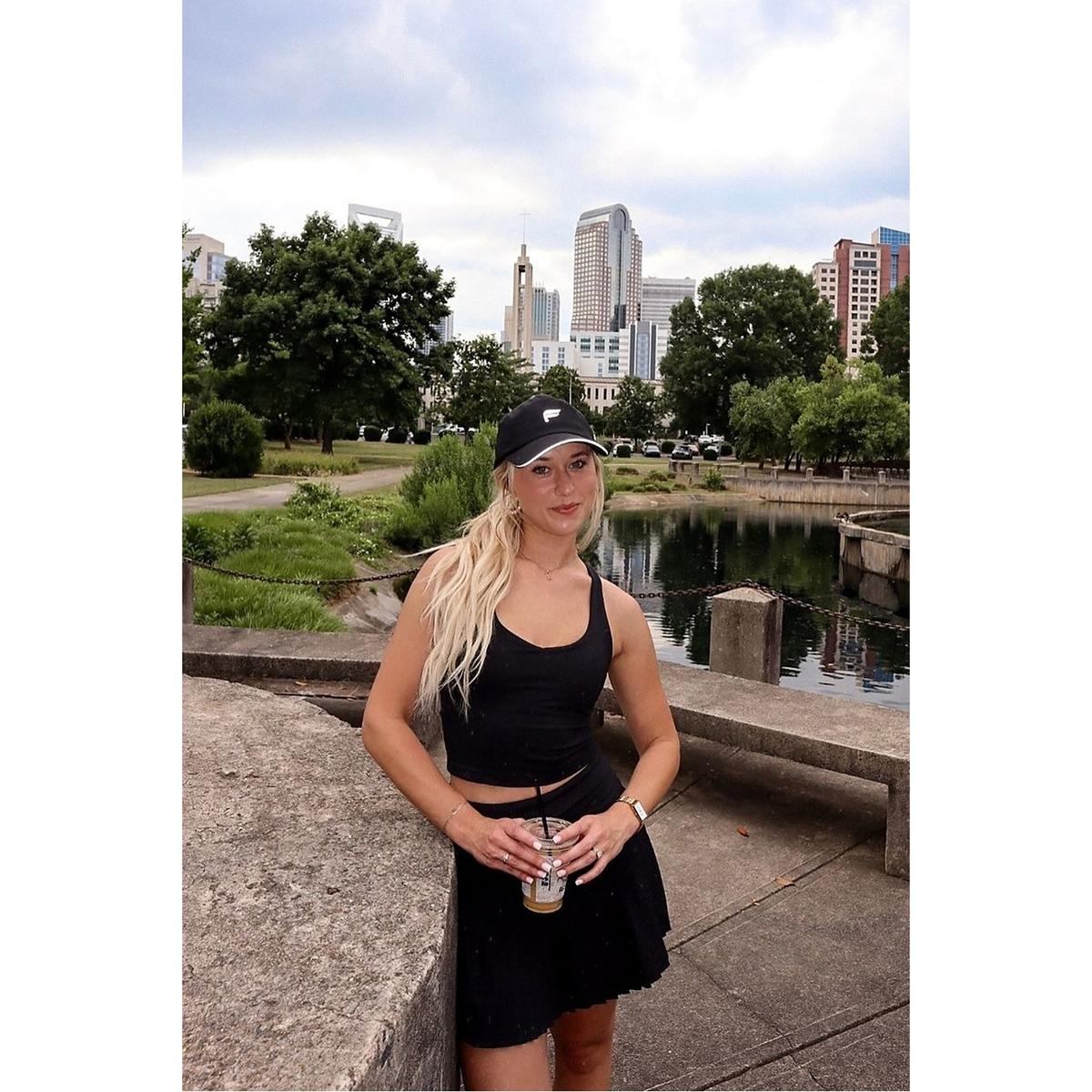 product/f/a/fabletics_si2458944-0001_black_5.jpg