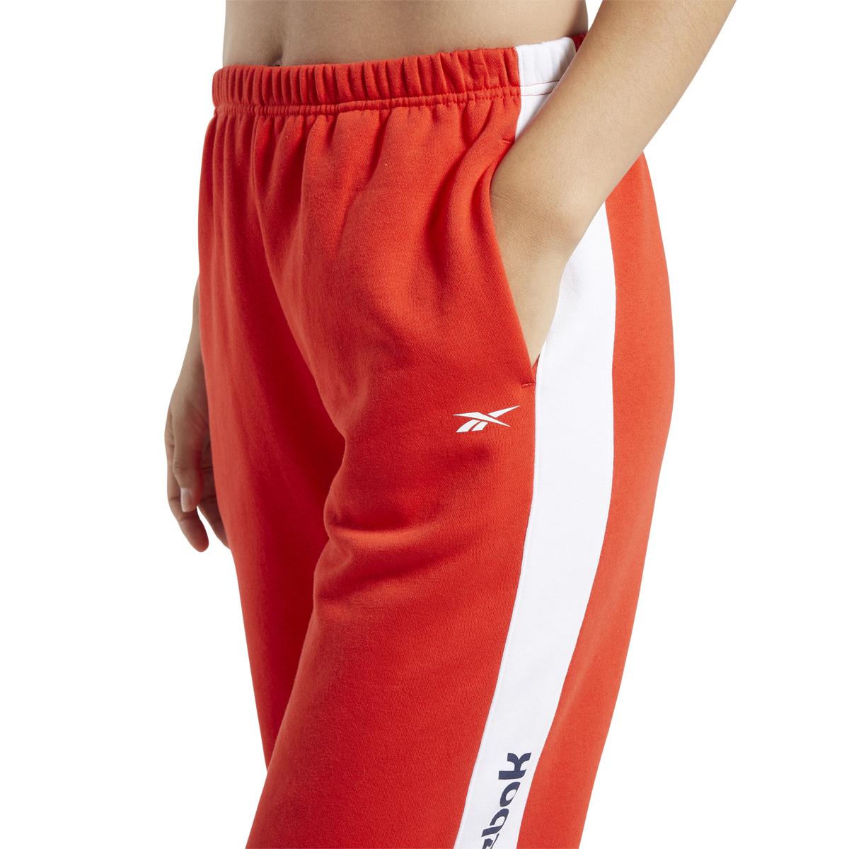 product/f/t/ft0905_app_on-model_detail-2_white.jpg