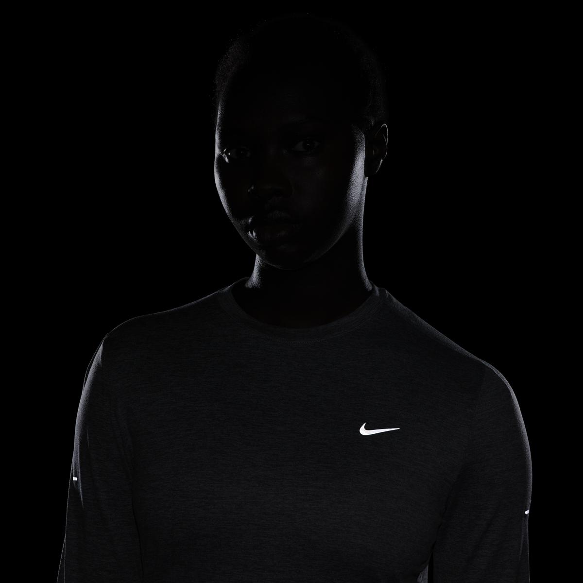 product/n/i/nike_hq0503-084_smoke-grey-heather-heather_3.jpg