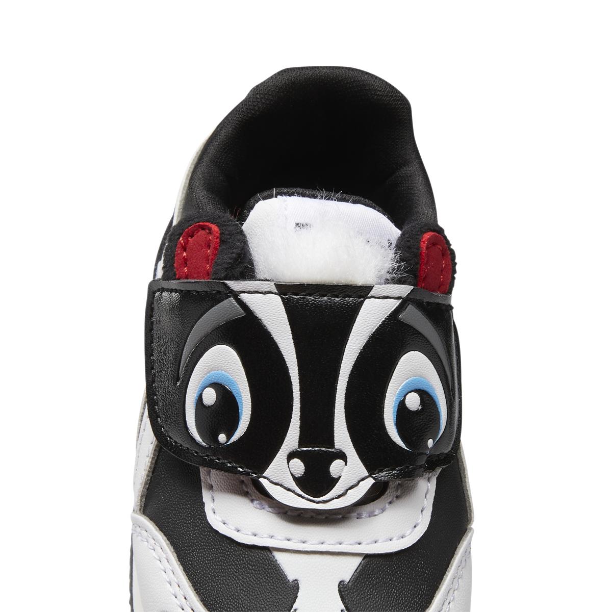 product/r/e/reebok_gw3766_7_footwear_photography_detail_view_1_white_000.jpg