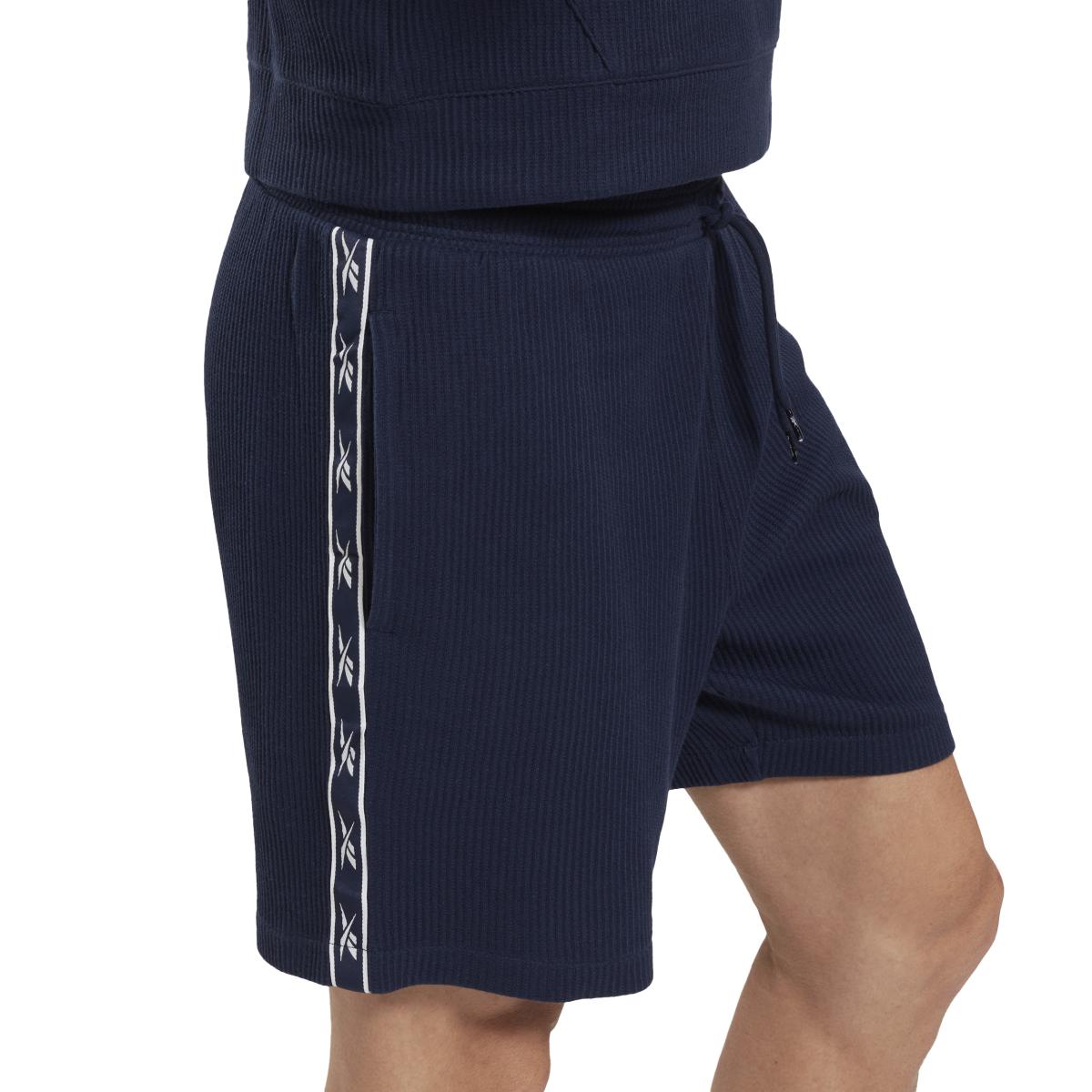 product/r/e/reebok_hs7385_5_apparel_on_model_detail_view_1_white.jpg